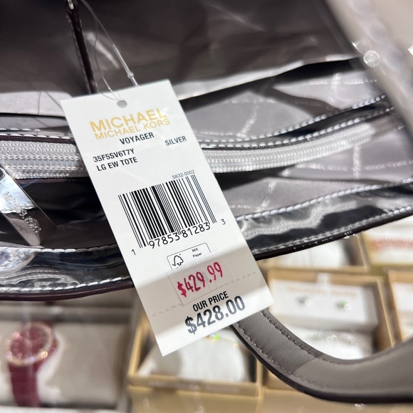 MICHAEL KORS Voyager Large Patent Logo Debossed Tote Bag NWT Silver - Picture 10 of 10